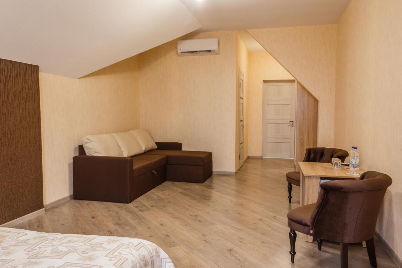 Hostynnyy Dvir Hotel Sztrij Kültér fotó