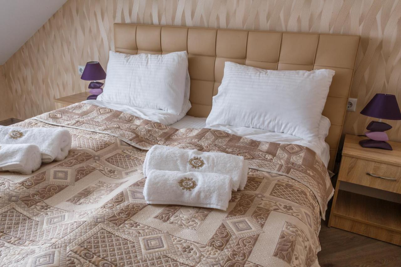 Hostynnyy Dvir Hotel Sztrij Kültér fotó